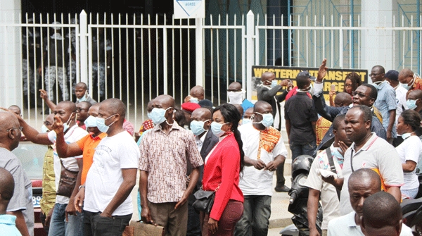 Des mouvements de protestation d'enseignants n'ont pas permis la passation des charges.