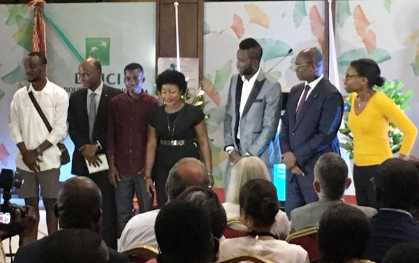 Autour du Dg de la Bicici, du parrain Cheick Cissé et du commissaire Pr Yacouba Konaté, un panel des artistes exposant à cette 11e édition.