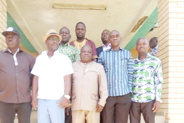 Le maire N'Dri Yao au centre en marron entend faire de ce festival un grand moment de retrouvailles.