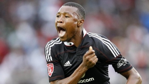 Siyabonga Sangweni,le défenseur central international sud-africain des Orlando Pirates