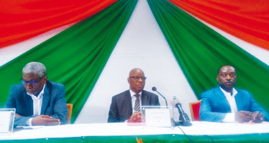 Le président du Cnp (au centre) avait à ses côtés Domo Francis (à droite) et Samba Koné, président du jury.