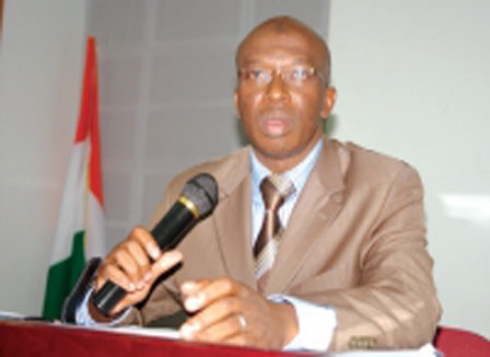 Le Premier ministre, ministre de l’Economie et des Finances, Daniel Kablan Duncan et Bouréima Badini.