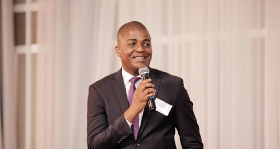 Ngneneman Coulibaly, un Dg qui n’a pas hésité à pousser la chansonnette jusqu’au bout sur le titre-culte d’Ismaël Isaac (Magnoumanko).
