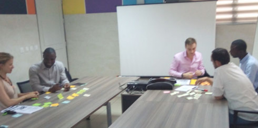 Les organisateurs de l’atelier sur l’entrepreneuriat innovant à Abidjan, en pleine séance de travail.