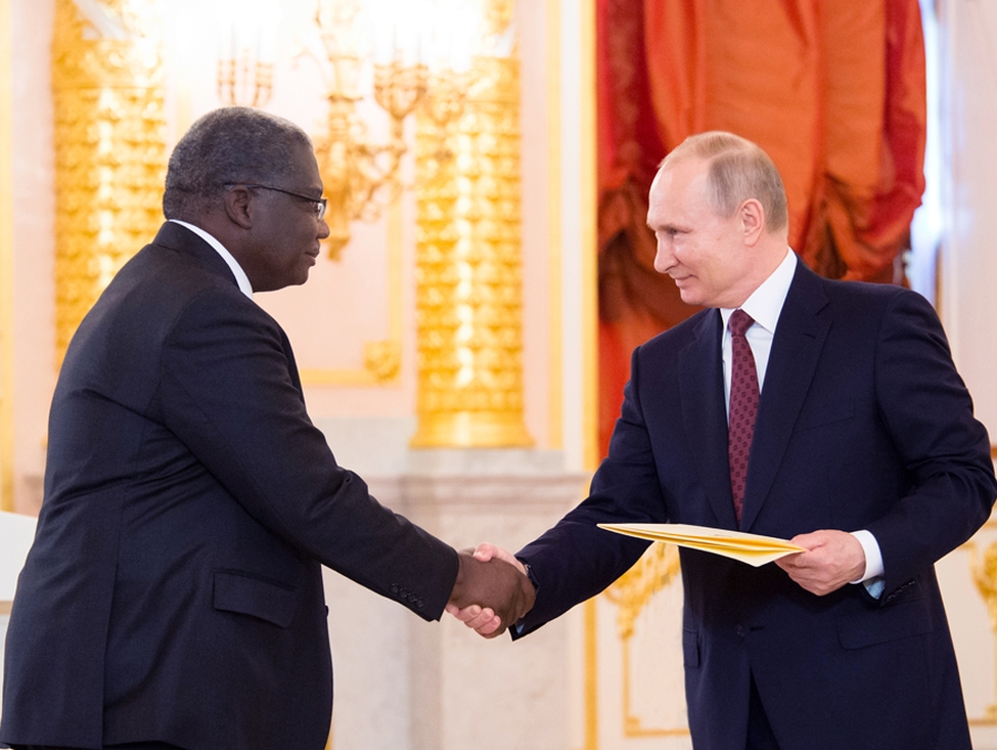 S.E.M Roger Gnango, ambassadeur extraordinaire et plénipotentiaire de la République de Côte d’Ivoire près la Fédération de Russie et le Président Vladimir Poutine