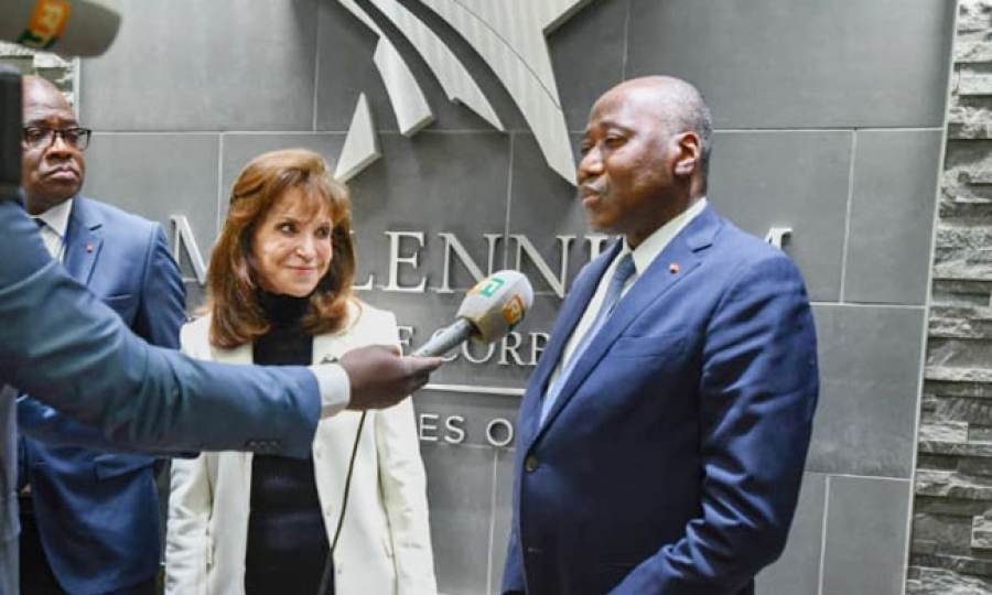 1) Le Premier ministre, Amadou Gon Coulibaly et le sous-secrétaire au Commerce des Etats-Unis, l’honorable Gilbert Kaplan, se sont félicités de la qualité des relations entre leurs deux pays.