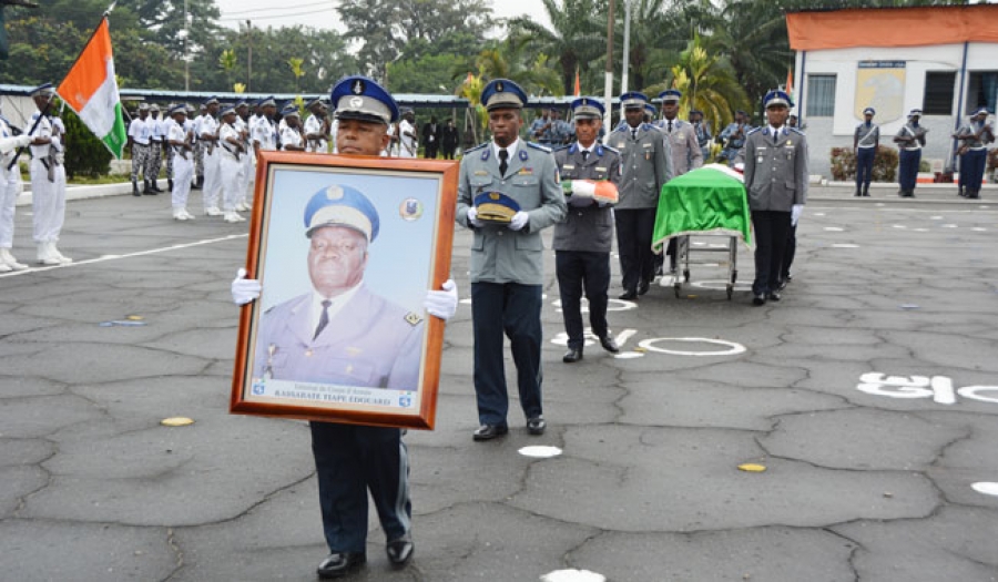 Comme de coutume, la gendarmerie nationale a rendu un dernier hommage à l’ex-commandant supérieur, Kassaraté Tiapé Edouard.