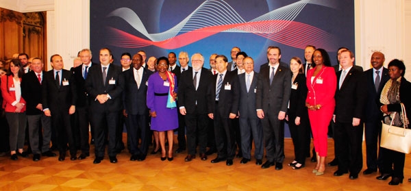 Photo de famille des principaux participants au dialogue après la cérémonie d’ouverture présidée par Daniel Kablan Duncan.