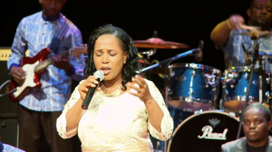 Constance, une grande voix de la musique chrétienne qui fait la fierté des chantres ivoiriens.