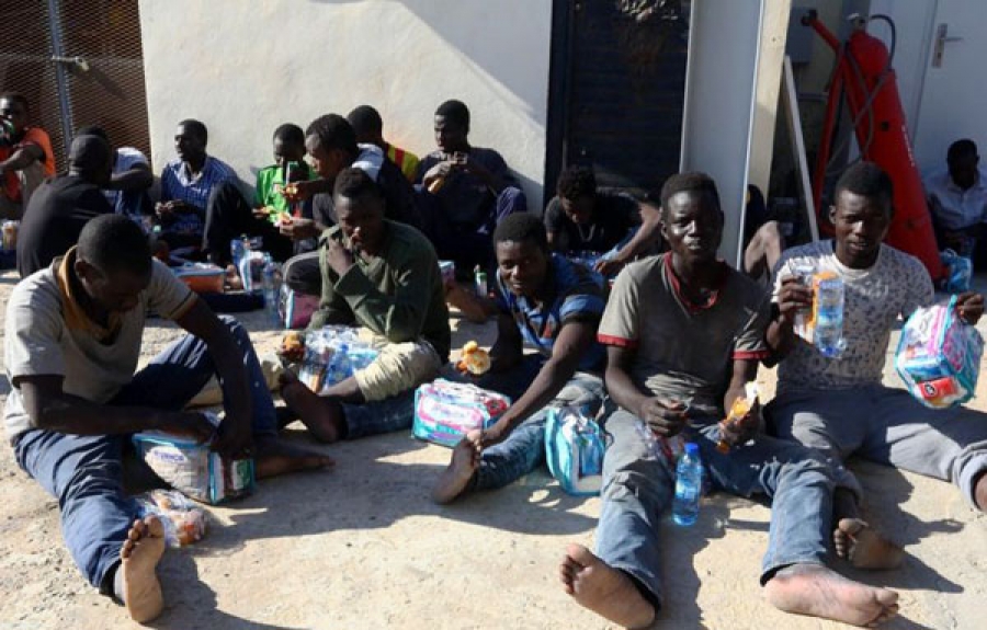 Des migrants en Libye, comme des captifs.