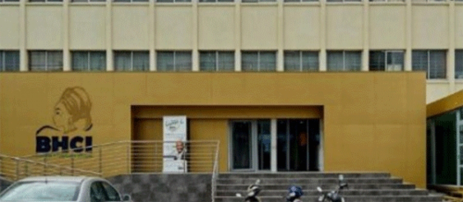 Une vue de la façade de l’agence principale de la banque.