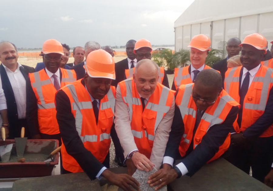 La pose de la première pierre du nouveau siège de Orange Côte d'Ivoire en présence de Stéphane Richard, président directeur général du groupe Orange.