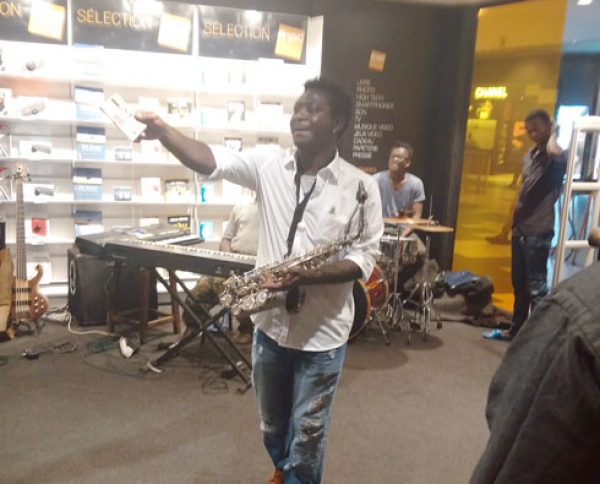 Isaac Kemo: « la musique saura désamorcer la gigantesque bombe composée de méchanceté, fébrilité, peurs, ignorance lourdeurs qui font le lit de guerriers en pantoufles ».