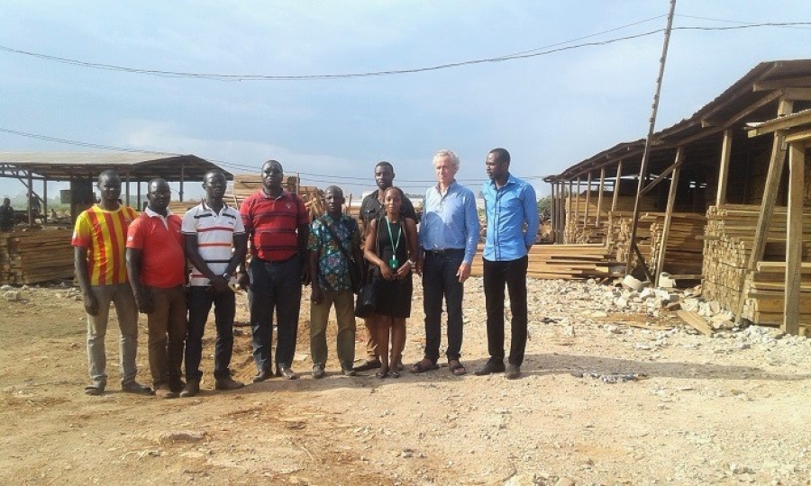 Photo d'ensemble du coordonnateur international dudit projet, Henk Hoefsloot, du coordonnateur national, Prof Hilaire Yaokokoré-Béibro, et du chargé de la formation au sein du GNT-CI, Dr Konan Mickaël