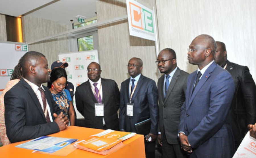 M. Cissé Sabati, DG de l’énergie, visite le stand de la Cie
