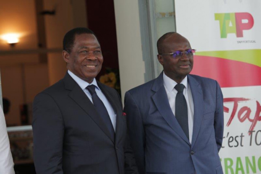 L'ambassadeur de la Côte d'Ivoire au Portugal Koffi Fana (à gauche)en compagnie du président de la Chambre de commerce de l'industrie de Côte d'Ivoire Touré Faman (à droite)