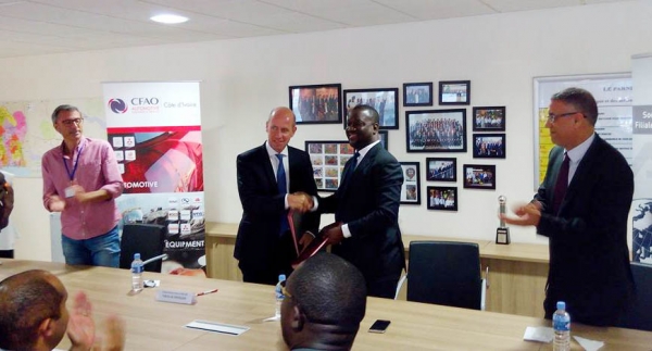 Fabrice Creisquer, Président directeur général de CFAO et Daouda Coulibaly (Directeur général de la SIB)