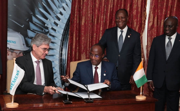 La rencontre du Président ivoirien Alassane OUATTARA, avec le Président Directeur Général du Groupe Siemens, M. Joe KAESER, suivie de la signature d’un mémorandum d’entente