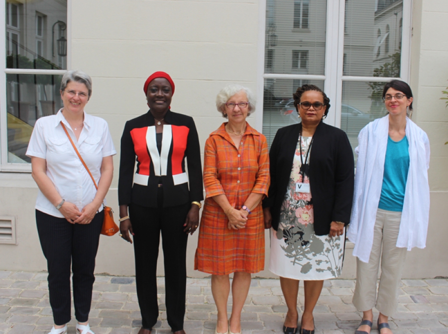 La ministre Mariatou Koné, à Paris, à la Mission d’adoption internationale  de France