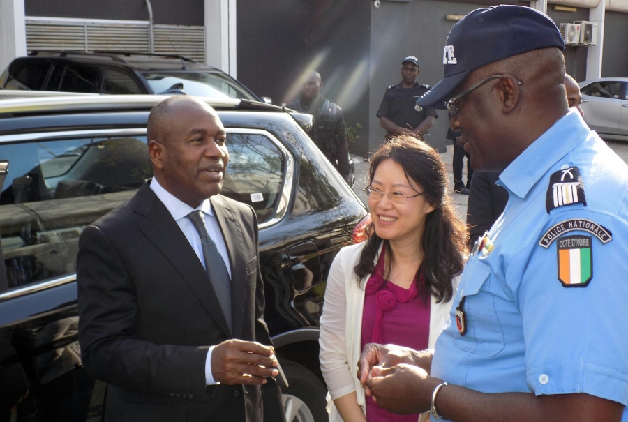 Après réception des clés, le Ministre SIDIKI Diakité, les a par la suite données au DG de police