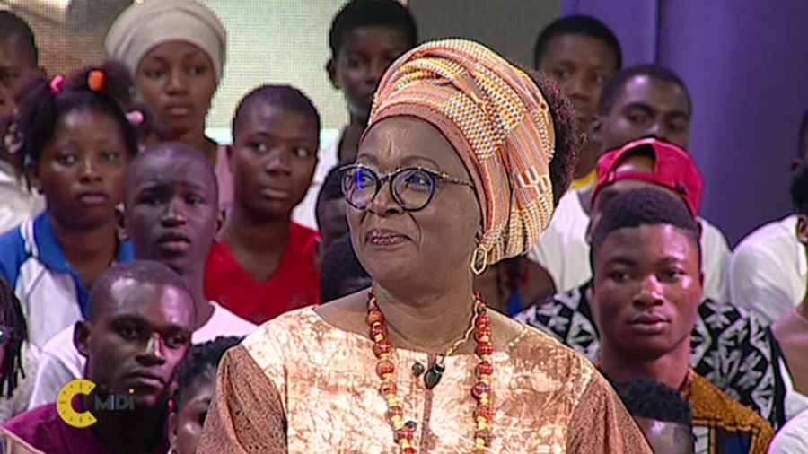 Mariam Dao-Gabala, femme leader de proue, voue au legs des valeurs et des expériences un gage de réussite et d’équilibre en société.