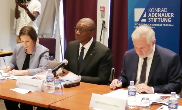 Le ministre d’Etat, ministre de la Défense et les ambassadeurs de France et du Canada en Côte d’Ivoire ont plaidé pour le déploiement de soldats des pays francophones dans leurs espaces de maintien de la paix.