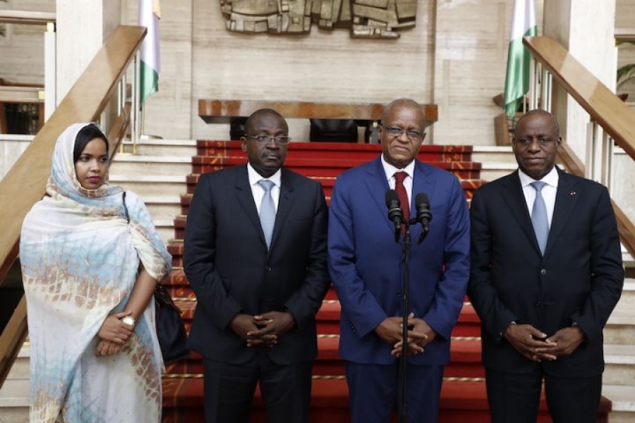 Le Secrétaire Permanent du G5 Sahel, M. Maman Sambo SIDIKOU(au C), accompagné d'une délégation et Le Ministre de l’Intégration africaine et des Ivoiriens de l’Extérieur, M. Ally COULIBALY