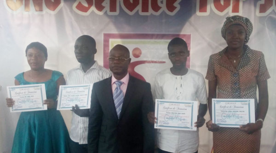 Quatre des 200 jeunes formés ont symboliquement reçu leurs diplômes