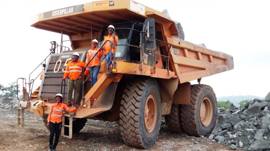Les femmes sont de plus en plus présentes dans les industries extractives.