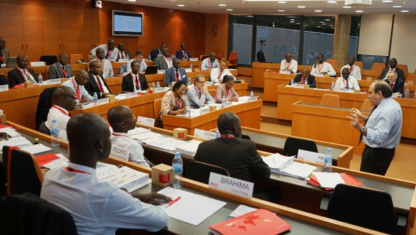 Pendant cinq jours, les chefs d’entreprise, auditeurs Amp de Mde Business, ont l’occasion de s’enrichir de l’expérience des professeurs de l’Iese.