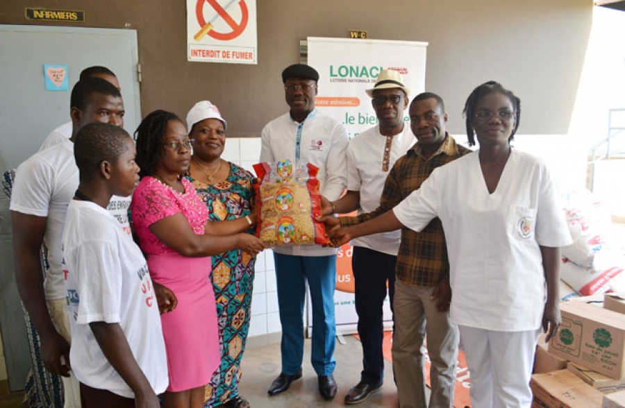 La Lonaci a offert des vivres et non vivres d’une valeur 2, 5 millions à la Maison de soins psychiatriques Saint-Vincent De Paul de Yamoussoukro.