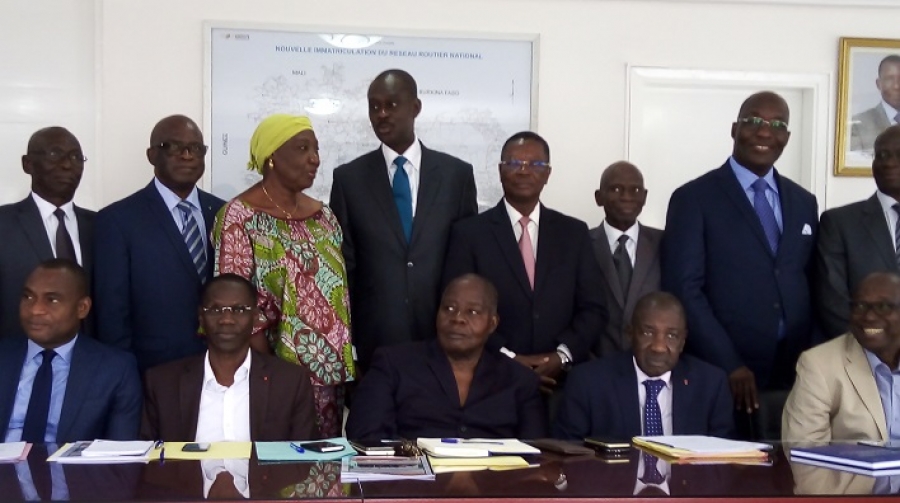 Adama Sall (au centre) a assuré la faitière du soutien constant du secrétaire d’État en charge du Budget et du Portefeuille de l’État.