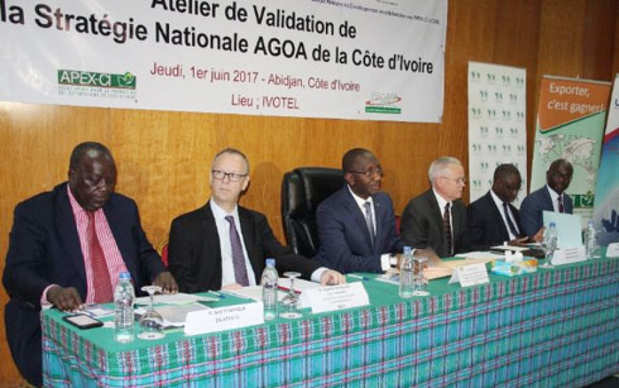 Le ministre Souleymane Diarrassouba (au centre) lors de la cérémonie d’ouverture de l’atelier de validation de la stratégie nationale Agoa de la Côte d`Ivoire.