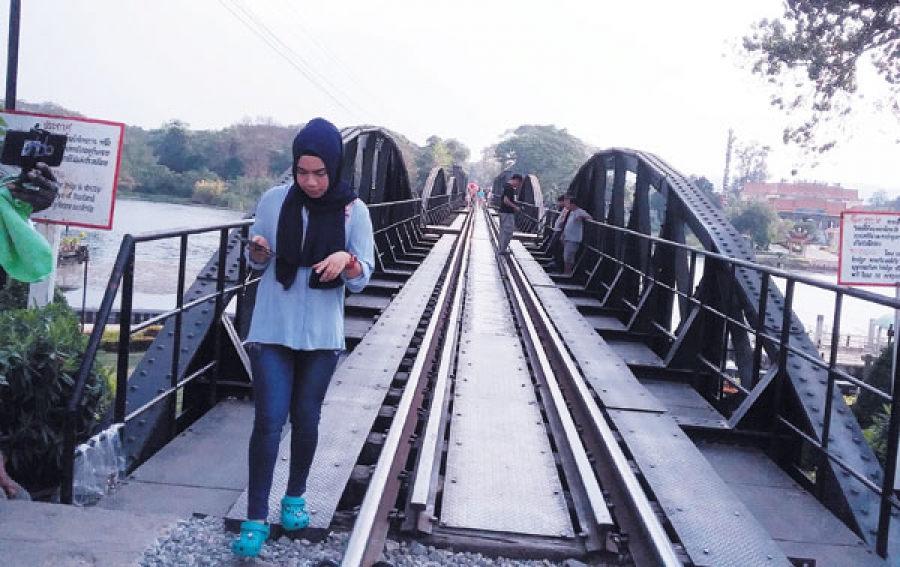 Le pont de la rivière Kwaï qui a donné son nom à un film célèbre de l'Américain Sam Spiegel.