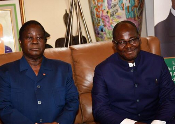Venance Konan, directeur général de Fraternité Matin en compagnie du président Bédié, à l'occasion de la cérémonie de la présentation de voeux de la presse à ce dernier, à Daoukro