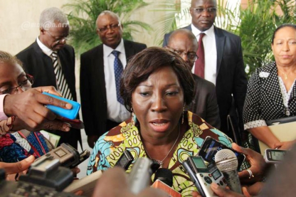La ministre de l'Éducation nationale et de l'Enseignement technique, Kandia Kamissoko Camara (au micro)
