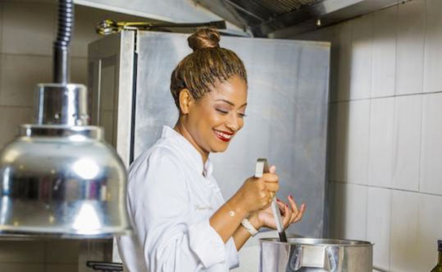La cheffe Prisca Gilbert se voit officiellement confier la gestion du restaurant l’Eléphant d’Or du casino Barrière-Abidjan.