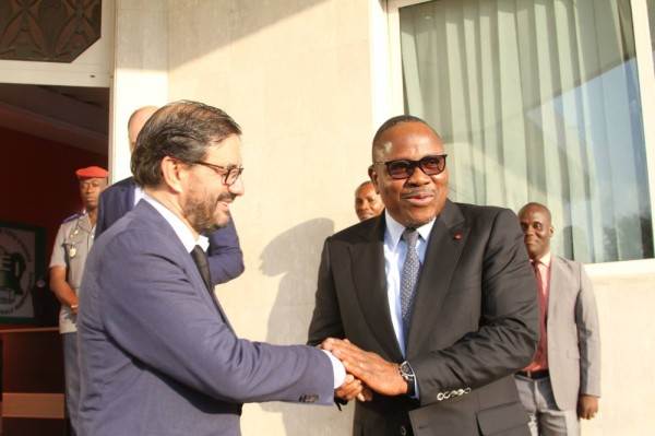 L'ambassadeur d'Espagne et le président de la Cei