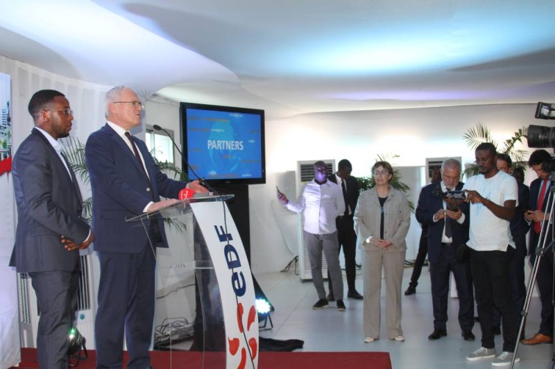 Les responsables d'EDF ont inauguré un segment de leur représentation à Abidjan. (DR)