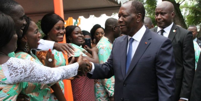 Le Président de la République Alassane Ouattara accueilli dans une ambiance chaleureuse par les travailleurs de Fraternité matin. (Joséphine Kouadio)