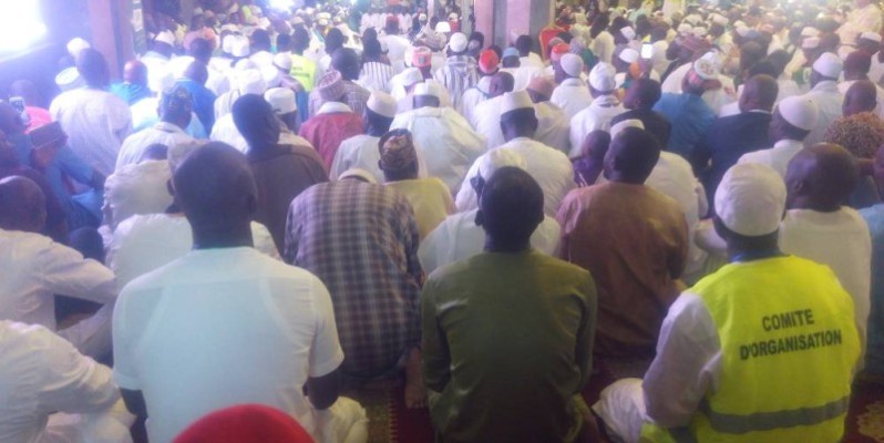 La communauté de la Tidjaniya prie pour la consolidation de la paix. (DR)