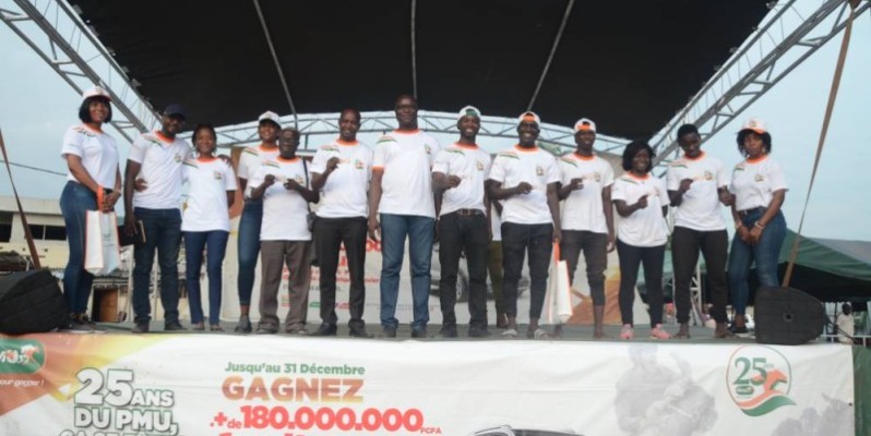 Photo de famille des gagnants. (DR)