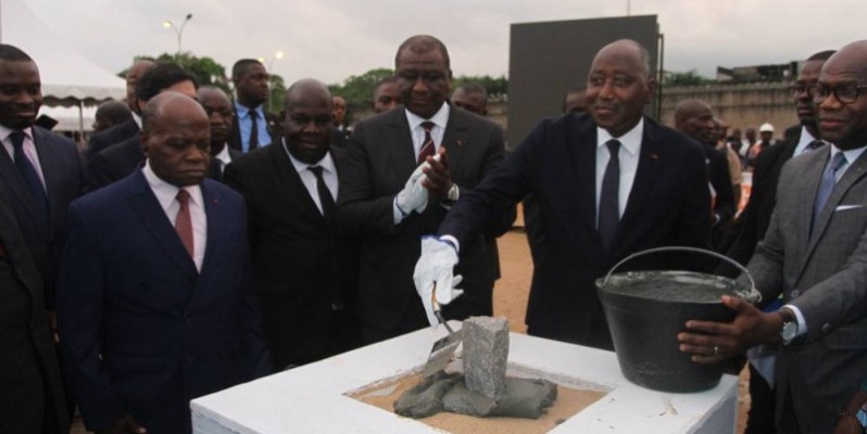 Le lancement des travaux d'amélioration de l'accès à l'eau potable à Abobo s'est concrétisé par la pose de la première pierre de l'ouvrage à réaliser. (Dadié Véronique)