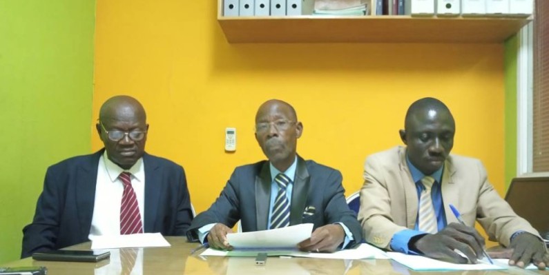 La déclaration du  CAPEECI, lue par son porte-parole, Kadjo Aka Claude (au centre).(DR) 