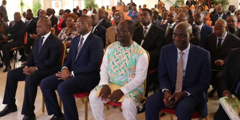 Le ministre ivoirien de la Communication et celui des Affaires étrangères du Burkina. (Jean Bavane Kouika)