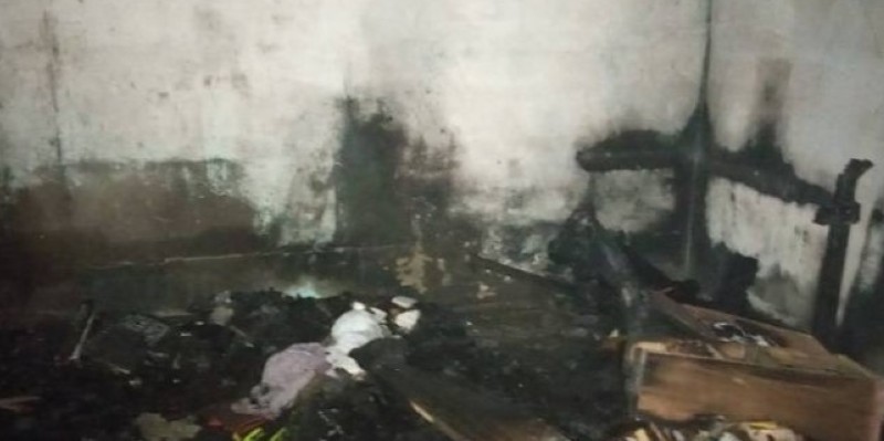 Une vue du domicile de l'enseignant après l'incendie. (AIP)