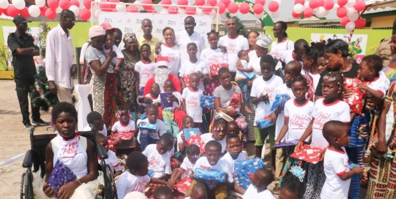 Mme Penda Cissé a comblé les enfants handicapés de la commune de Port-Bouët. (DR)