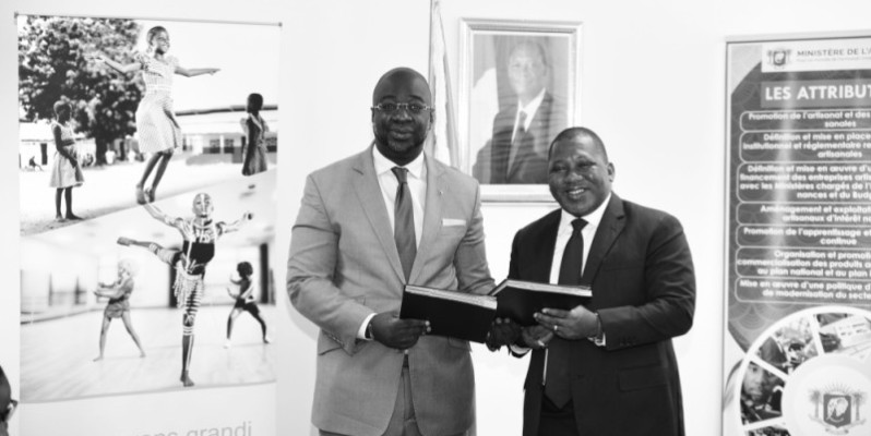 Échanges de parapheurs entre le ministre Sidiki Konaté et le Dg Issa Fadiga. (DR)
