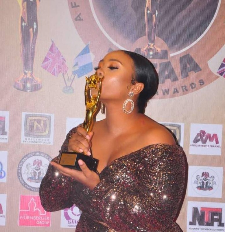 Cynthia Nassardine honorée au Zaffaa Awards 2019, à Abuja (DR)