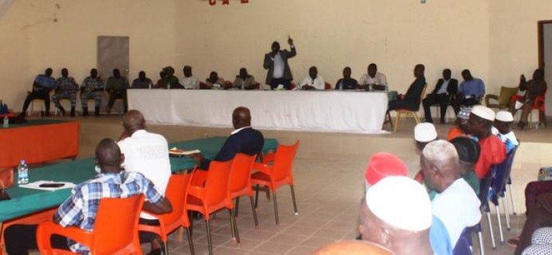 Le conseil municipal de Mankono, lors de sa session. (DR)